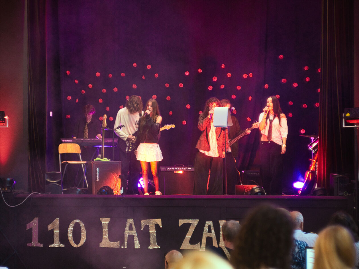  110 lecie Zamoya - spotkanie absolwentów w szkole (zdjęcie 5) - Autor: Michał Żyszkiewicz