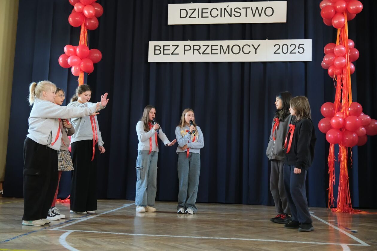  Dzieciństwo bez Przemocy – ogólnopolska kampania społeczna (zdjęcie 16) - Autor: DW