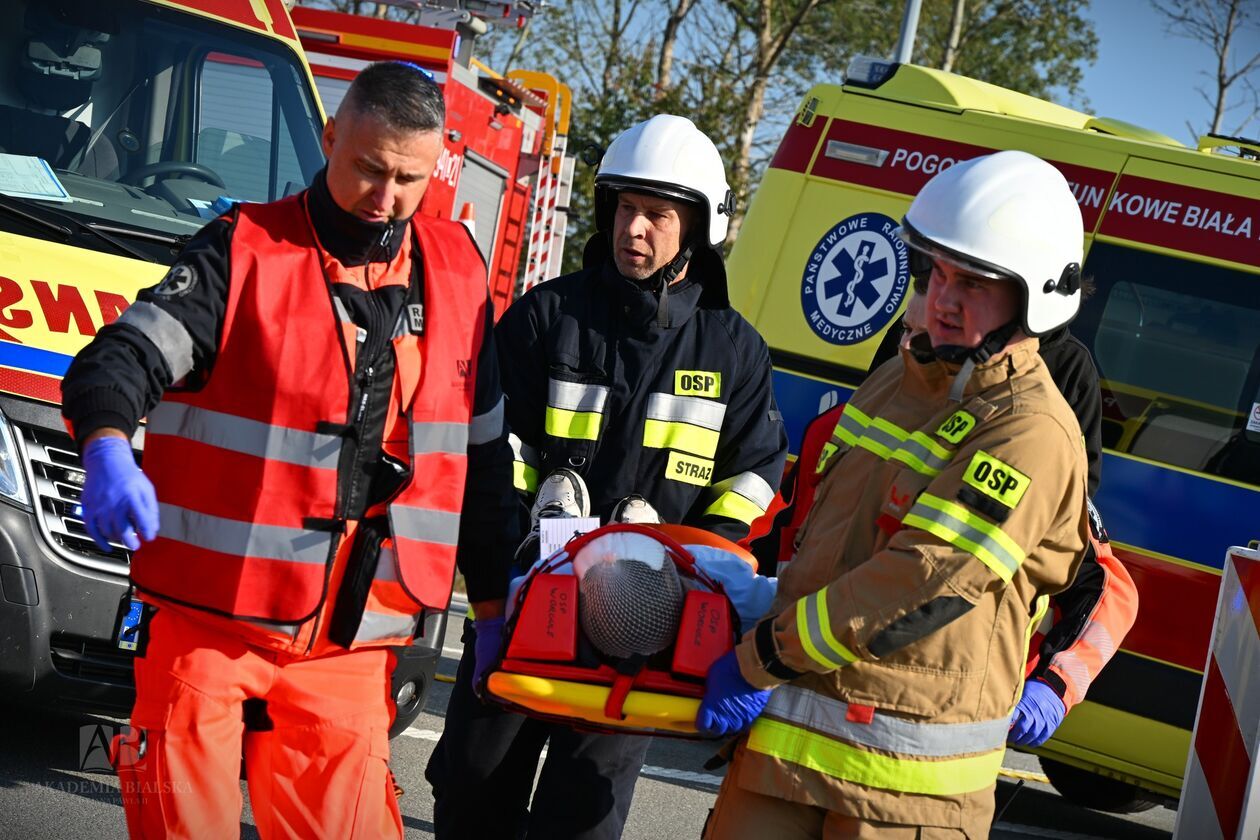  Symulacja wypadku masowego na A2 (zdjęcie 7) - Autor: KM PSP Biała Podlaska, Akademia Bialska