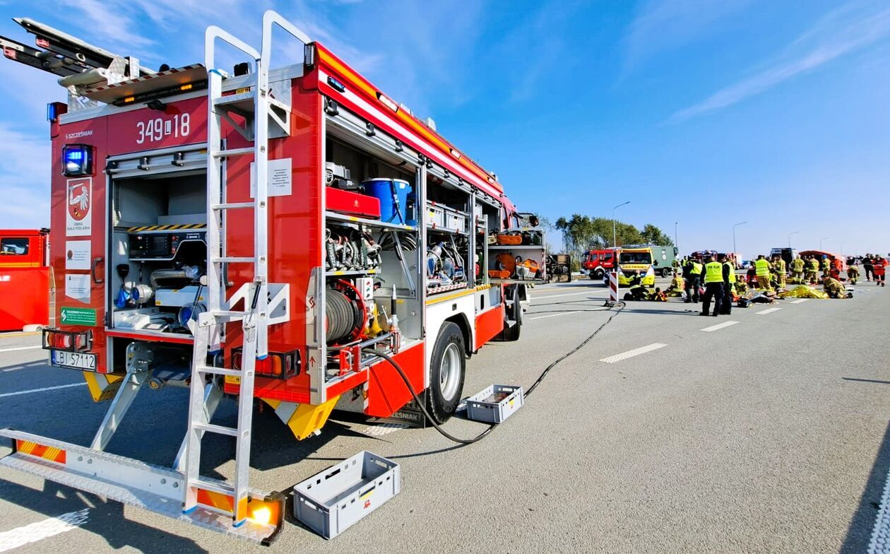  Symulacja wypadku masowego na A2 (zdjęcie 11) - Autor: KM PSP Biała Podlaska, Akademia Bialska