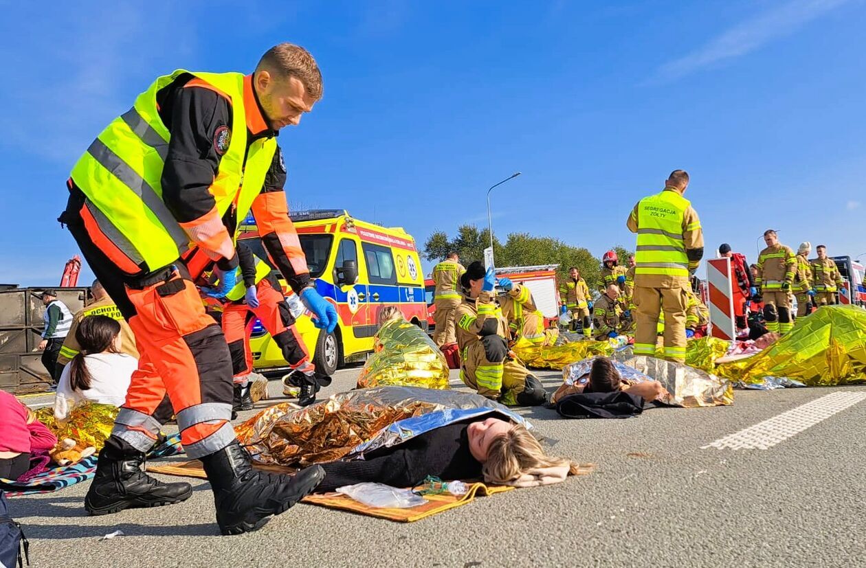  Symulacja wypadku masowego na A2  - Autor: KM PSP Biała Podlaska, Akademia Bialska