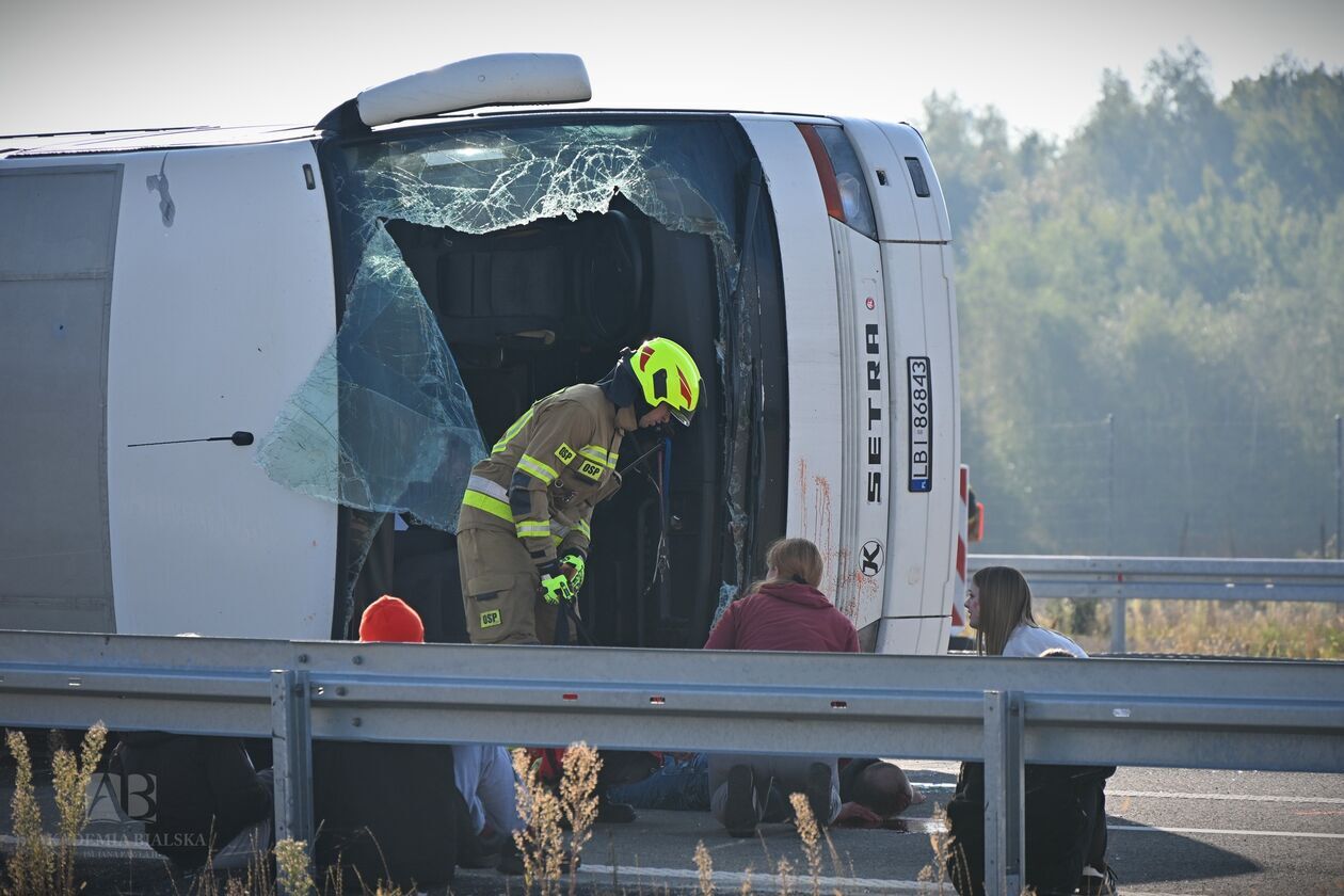  Symulacja wypadku masowego na A2 (zdjęcie 3) - Autor: KM PSP Biała Podlaska, Akademia Bialska