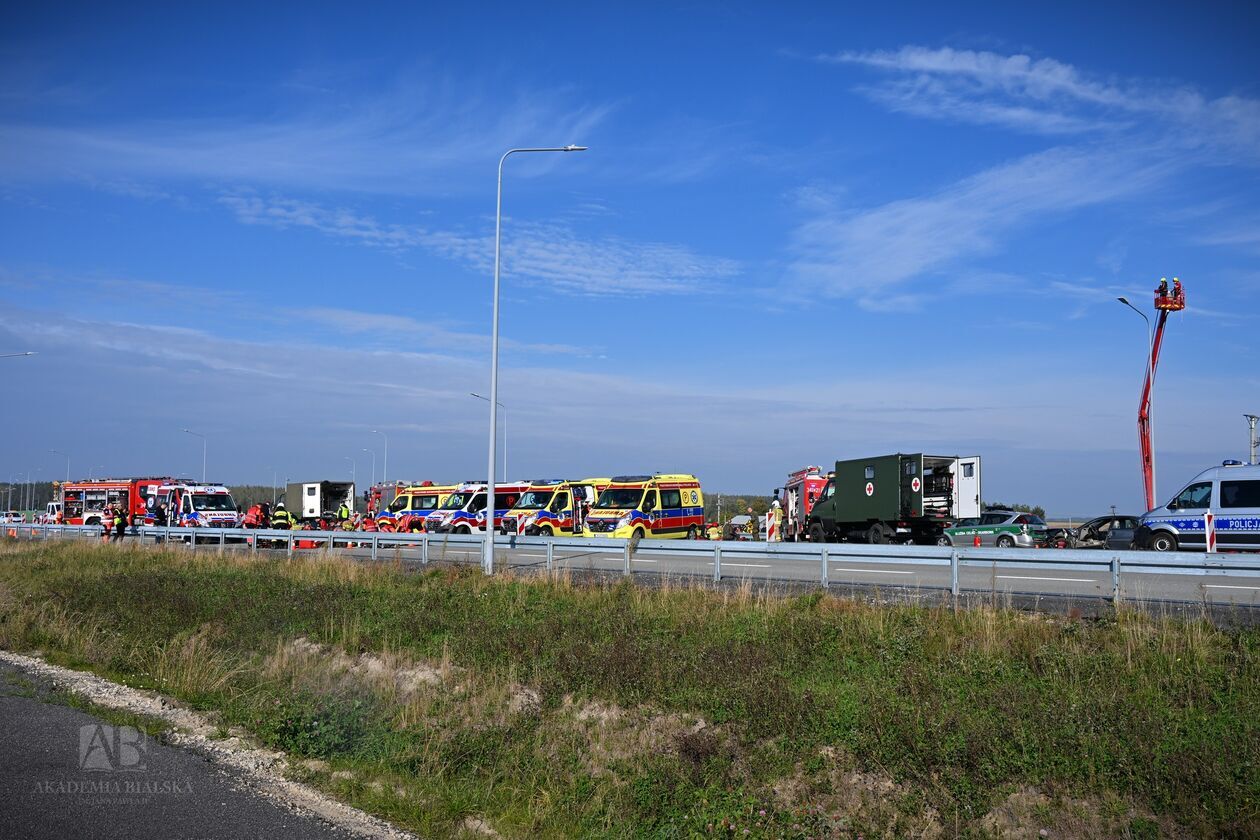  Symulacja wypadku masowego na A2 (zdjęcie 4) - Autor: KM PSP Biała Podlaska, Akademia Bialska