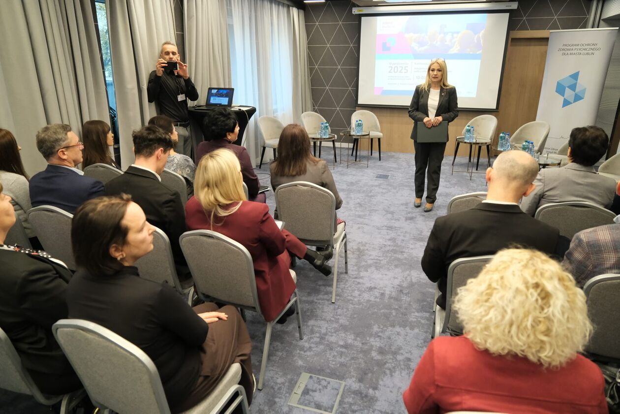  Konferencja pt Rehabilitacja zawodowa osób z zaburzeniami psychicznymi  (zdjęcie 7) - Autor: DW