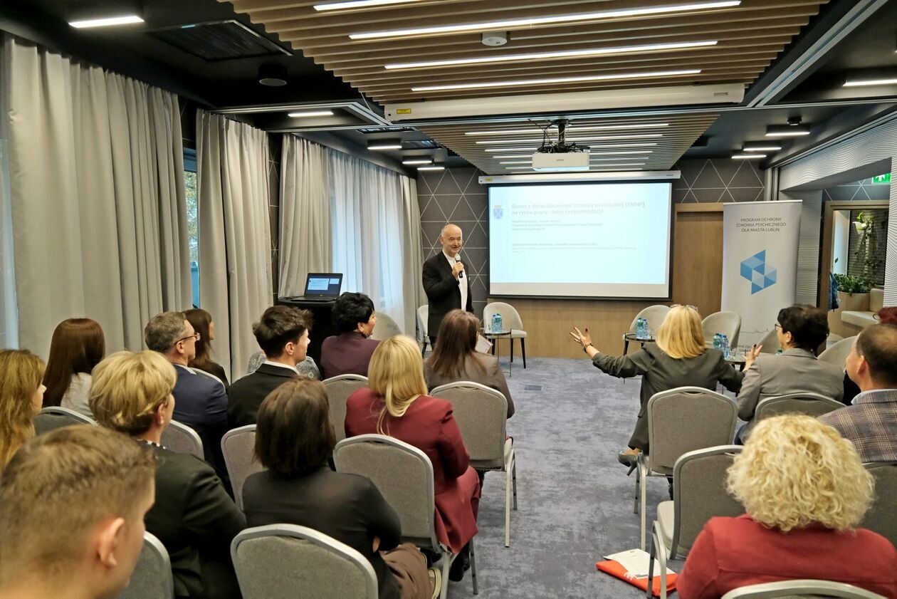  Konferencja pt Rehabilitacja zawodowa osób z zaburzeniami psychicznymi  (zdjęcie 13) - Autor: DW