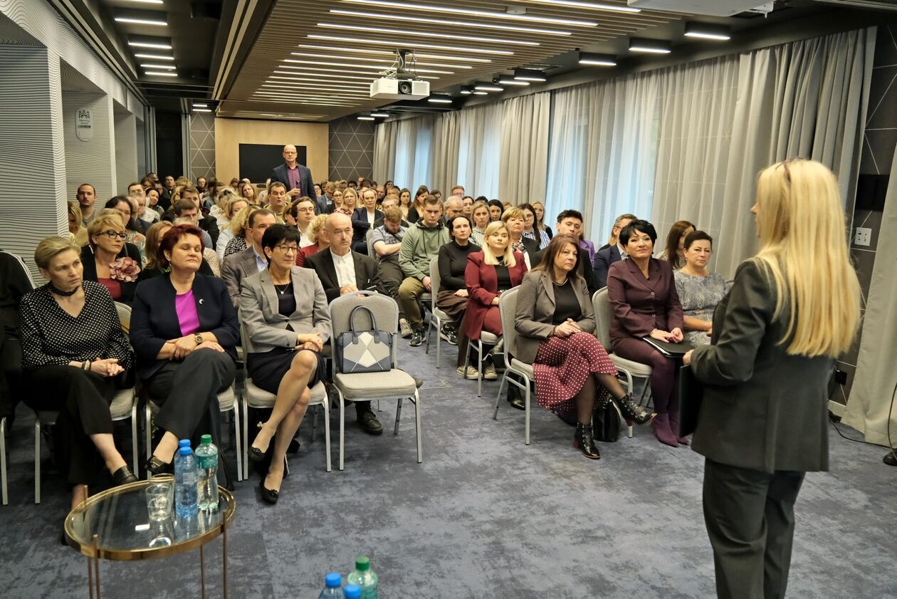 Konferencja pt Rehabilitacja zawodowa osób z zaburzeniami psychicznymi  (zdjęcie 9) - Autor: DW