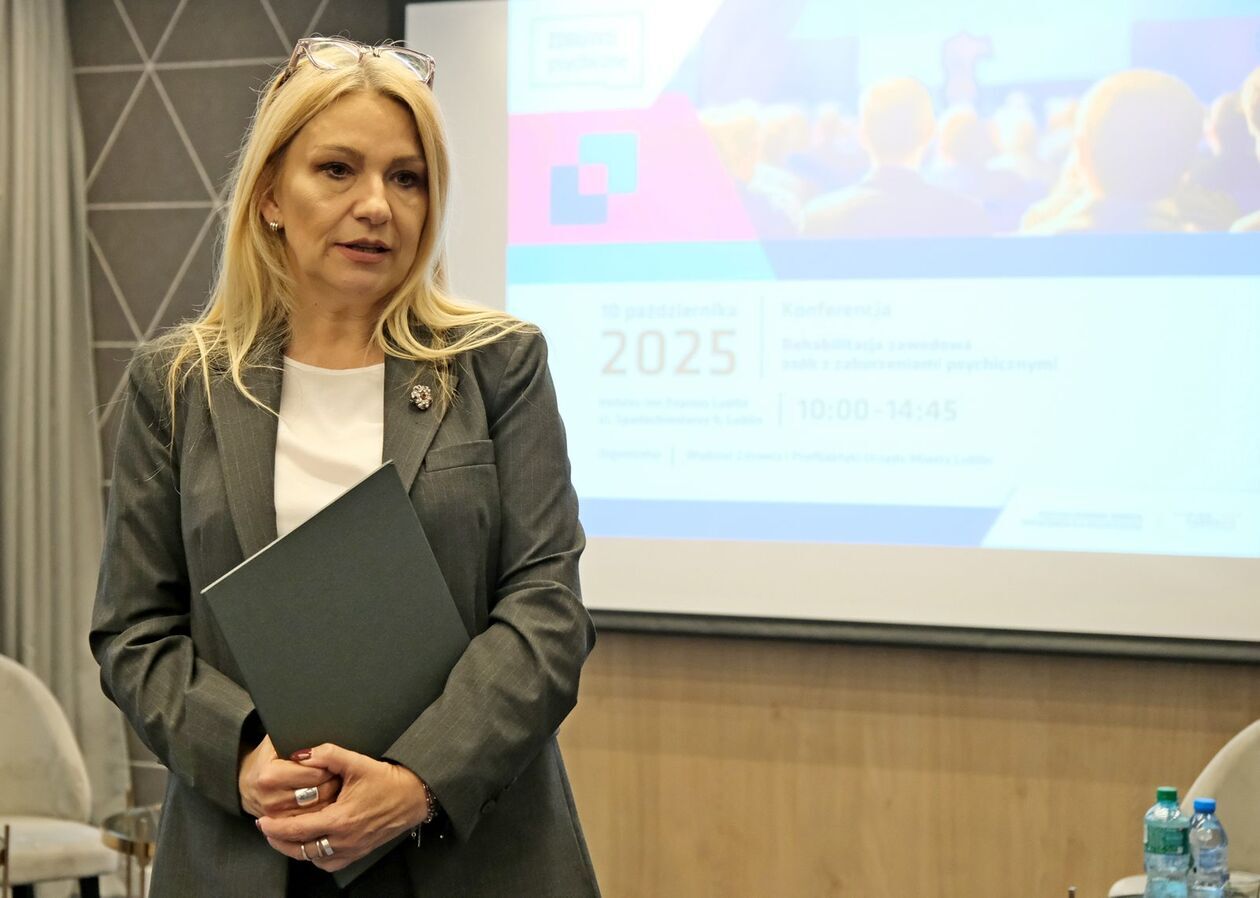  Konferencja pt Rehabilitacja zawodowa osób z zaburzeniami psychicznymi  (zdjęcie 8) - Autor: DW