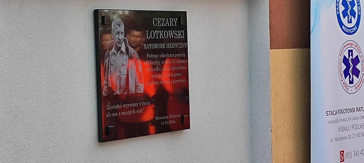  Odsłonięcie tablicy pamiątkowej w bialskim pogotowiu  (zdjęcie 8) - Autor: EB