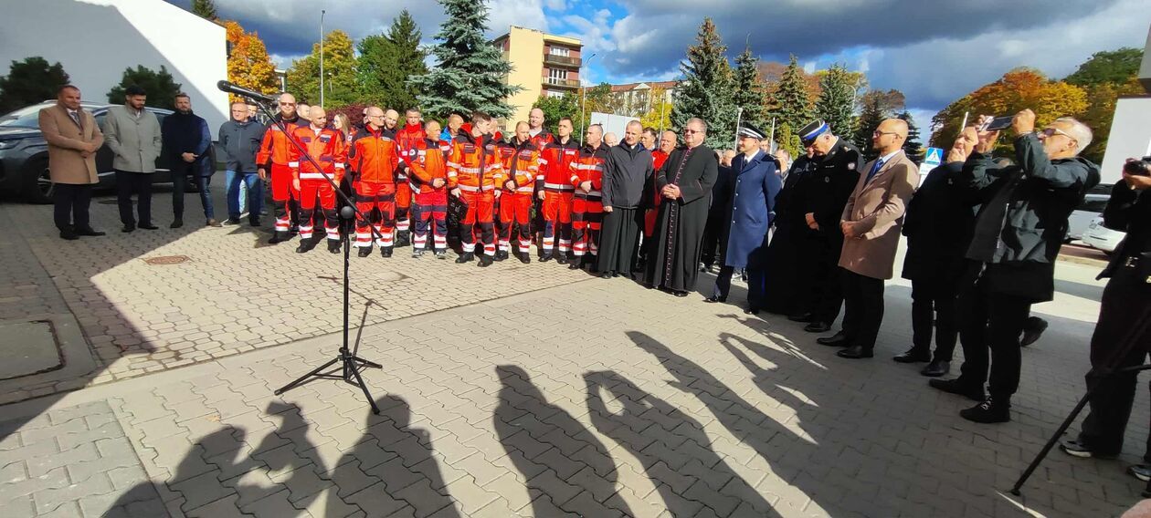  Odsłonięcie tablicy pamiątkowej w bialskim pogotowiu  (zdjęcie 5) - Autor: EB