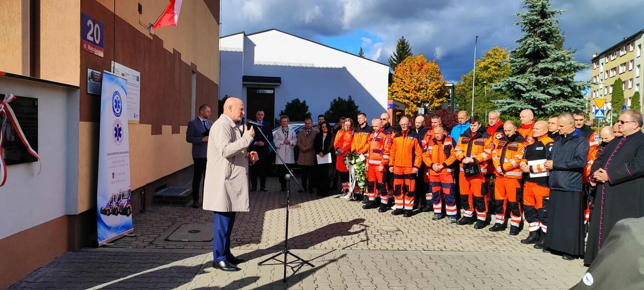  Odsłonięcie tablicy pamiątkowej w bialskim pogotowiu  (zdjęcie 4) - Autor: EB