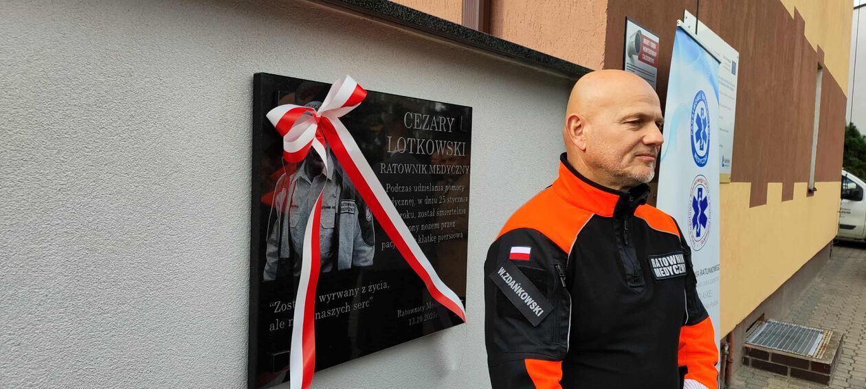  Odsłonięcie tablicy pamiątkowej w bialskim pogotowiu  (zdjęcie 6) - Autor: EB