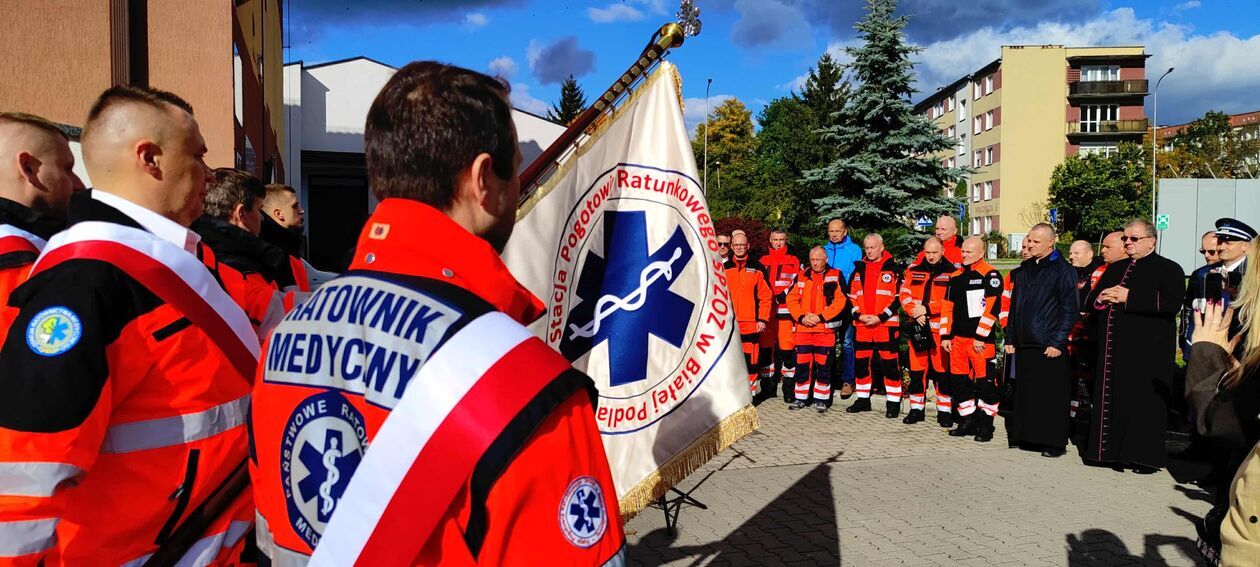 Odsłonięcie tablicy pamiątkowej w bialskim pogotowiu 