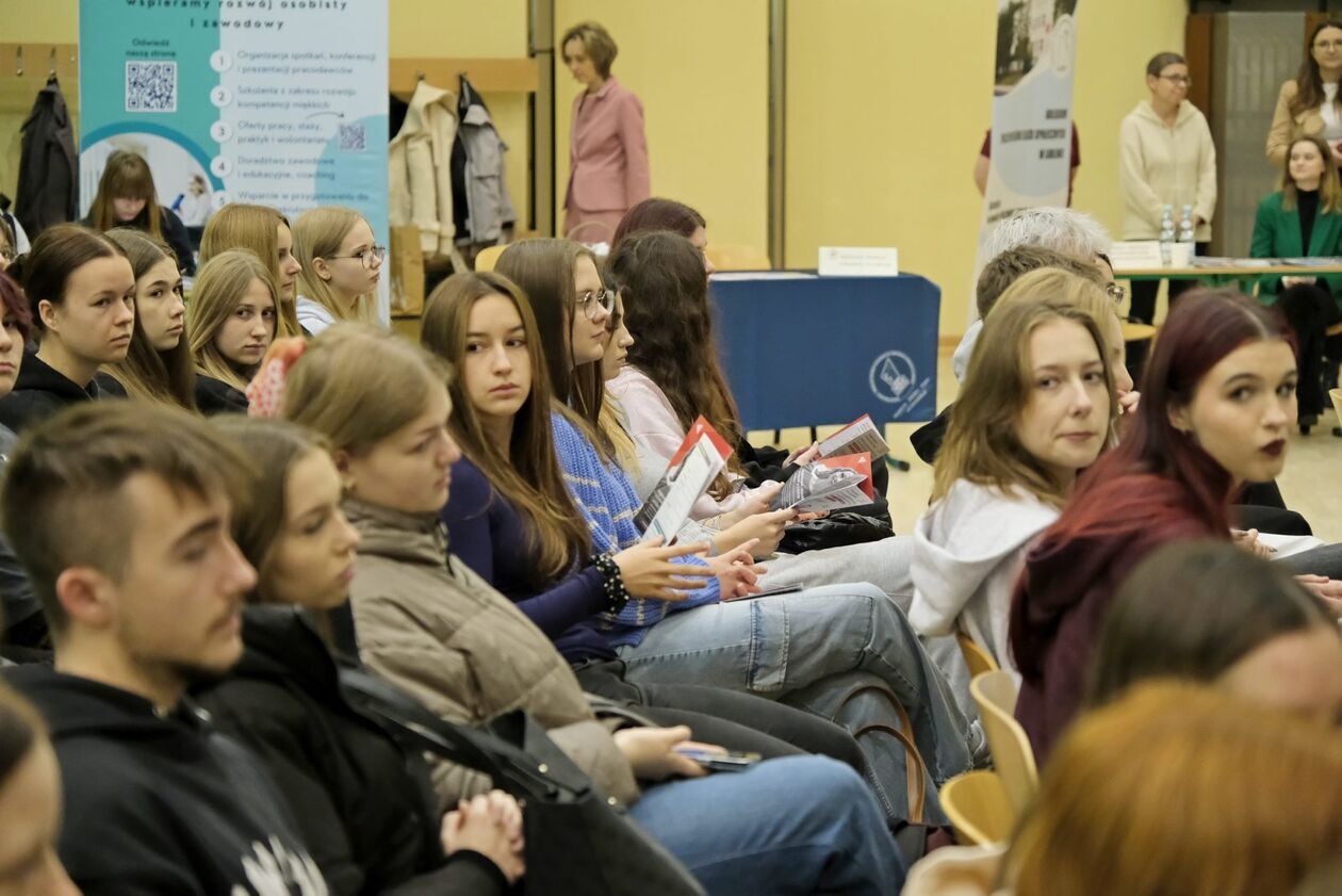   Dzień Kariery w Zespole Szkół nr 5 Elsnera 5 (zdjęcie 4) - Autor: DW