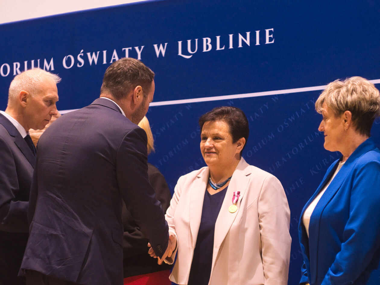  Wręczenie odznaczeń i nagród Ministra Edukacji Narodowej i Lubelskiego Kuratora Oświaty  (zdjęcie 37) - Autor: Michał Żyszkiewicz