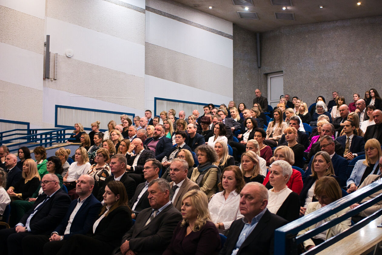  Wręczenie odznaczeń i nagród Ministra Edukacji Narodowej i Lubelskiego Kuratora Oświaty  (zdjęcie 3) - Autor: Michał Żyszkiewicz