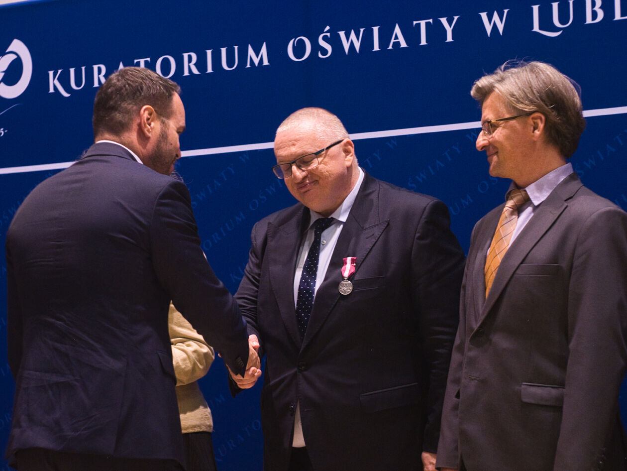  Wręczenie odznaczeń i nagród Ministra Edukacji Narodowej i Lubelskiego Kuratora Oświaty  (zdjęcie 56) - Autor: Michał Żyszkiewicz