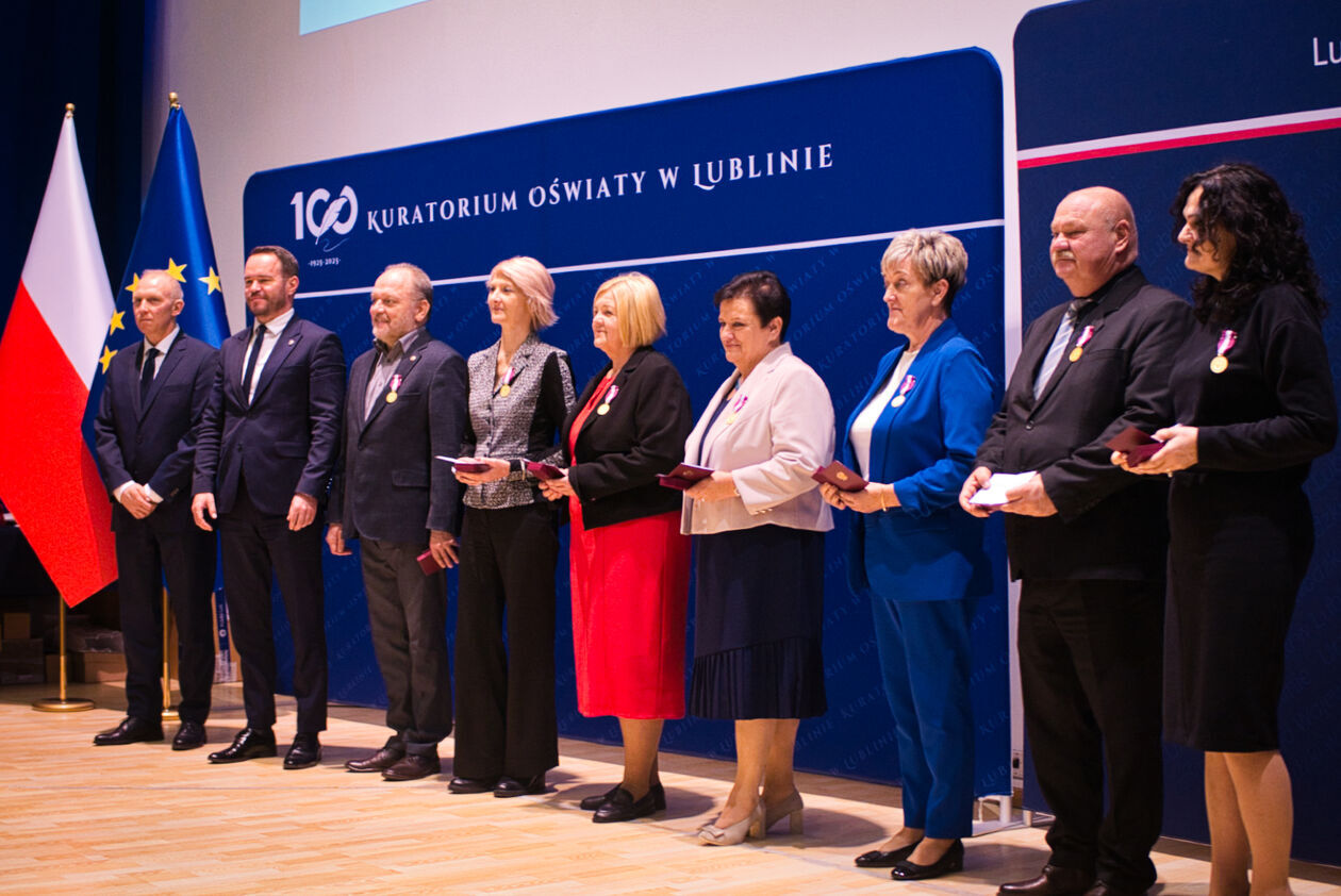  Wręczenie odznaczeń i nagród Ministra Edukacji Narodowej i Lubelskiego Kuratora Oświaty  (zdjęcie 2) - Autor: Michał Żyszkiewicz