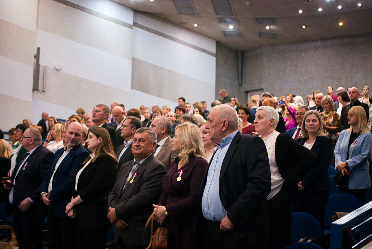  Wręczenie odznaczeń i nagród Ministra Edukacji Narodowej i Lubelskiego Kuratora Oświaty  (zdjęcie 1) - Autor: Michał Żyszkiewicz