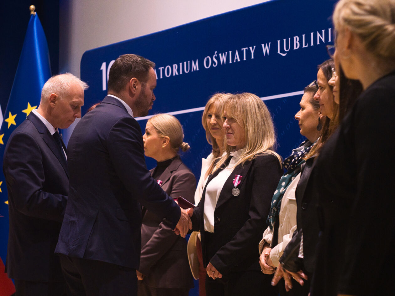  Wręczenie odznaczeń i nagród Ministra Edukacji Narodowej i Lubelskiego Kuratora Oświaty  (zdjęcie 61) - Autor: Michał Żyszkiewicz
