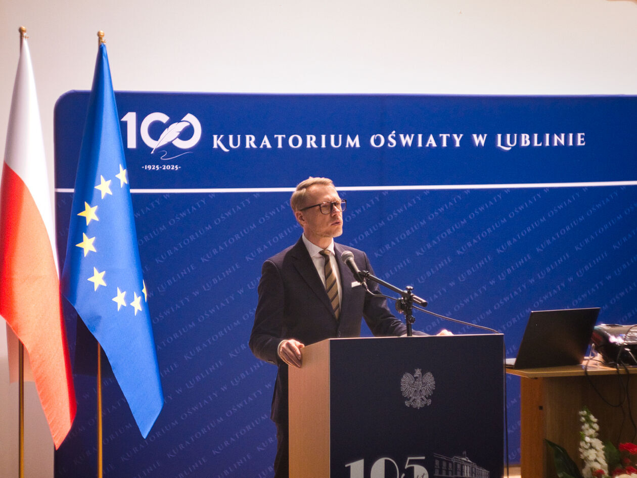  Wręczenie odznaczeń i nagród Ministra Edukacji Narodowej i Lubelskiego Kuratora Oświaty  (zdjęcie 9) - Autor: Michał Żyszkiewicz