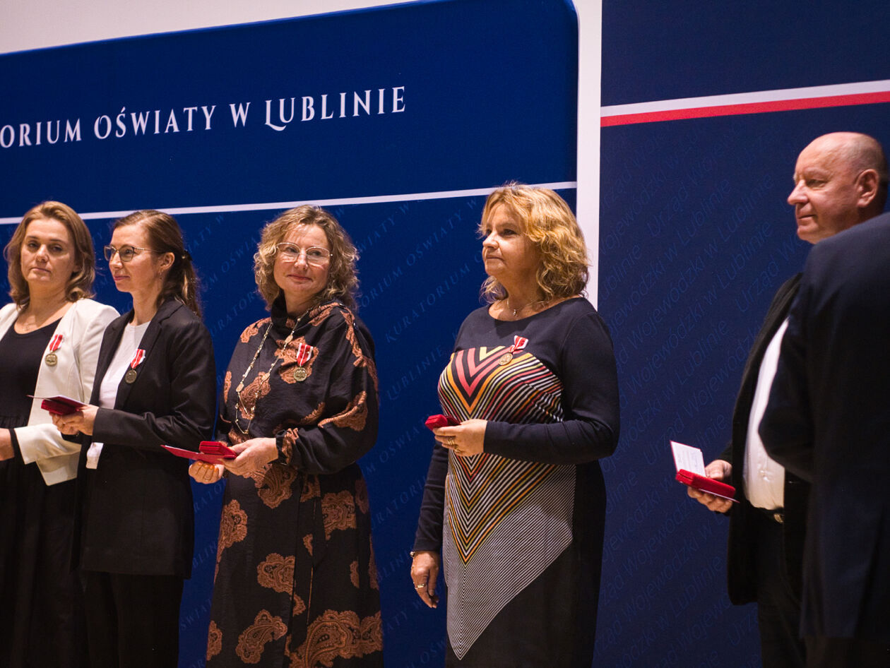  Wręczenie odznaczeń i nagród Ministra Edukacji Narodowej i Lubelskiego Kuratora Oświaty  (zdjęcie 73) - Autor: Michał Żyszkiewicz