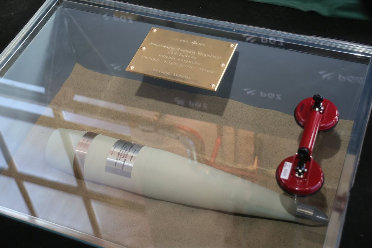  Początek budowy fabryki Mesko w Kraśniku  (zdjęcie 12) - Autor: DW