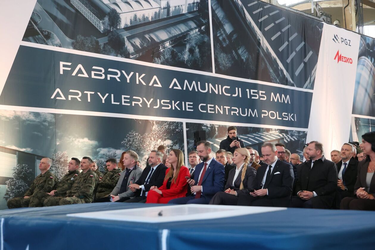  Początek budowy fabryki Mesko w Kraśniku  (zdjęcie 5) - Autor: DW