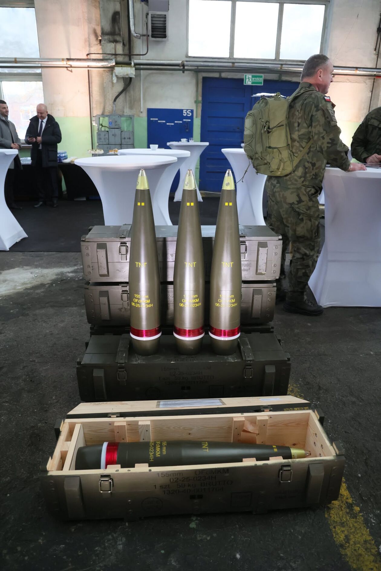  Początek budowy fabryki Mesko w Kraśniku  (zdjęcie 11) - Autor: DW