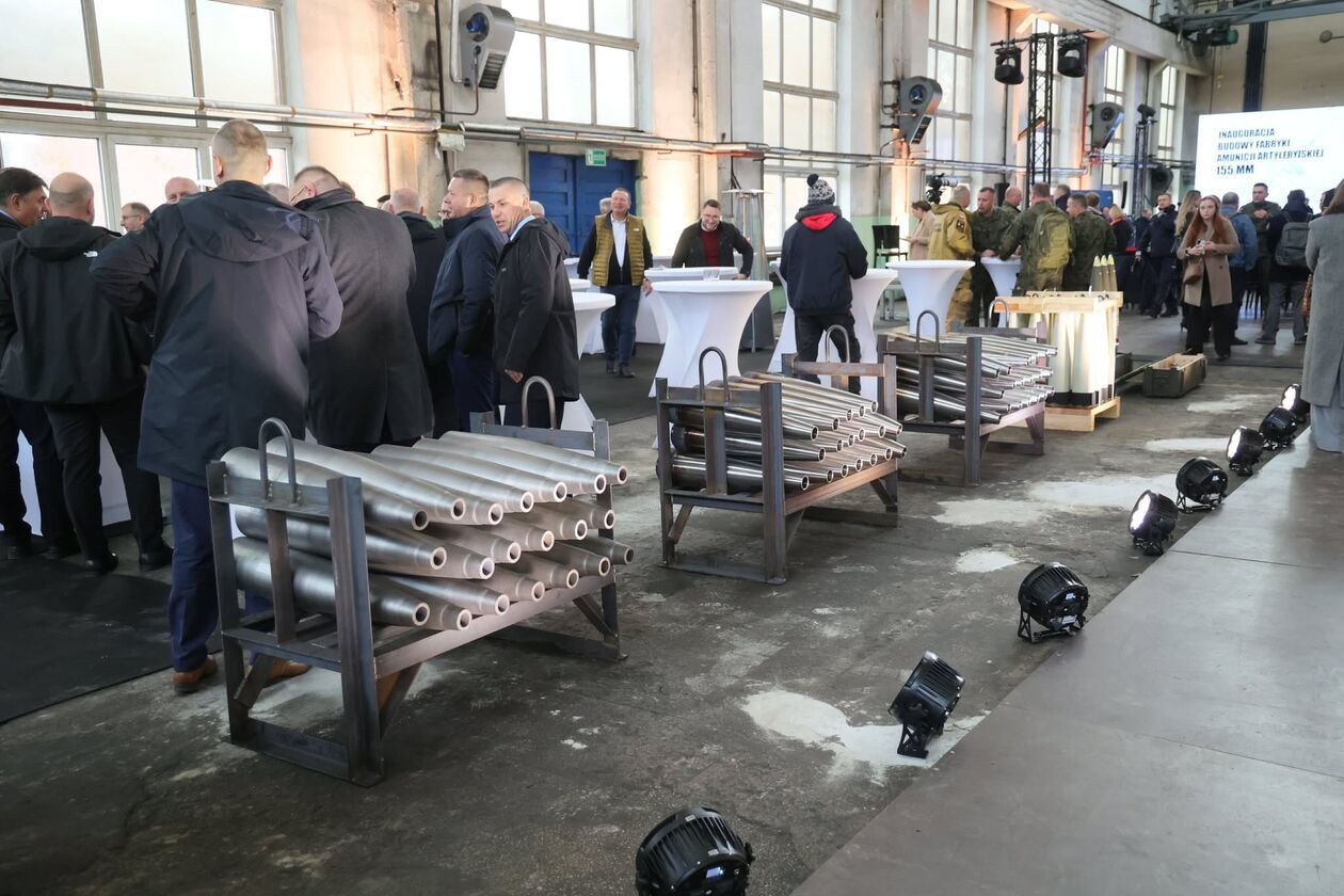  Początek budowy fabryki Mesko w Kraśniku  (zdjęcie 16) - Autor: DW