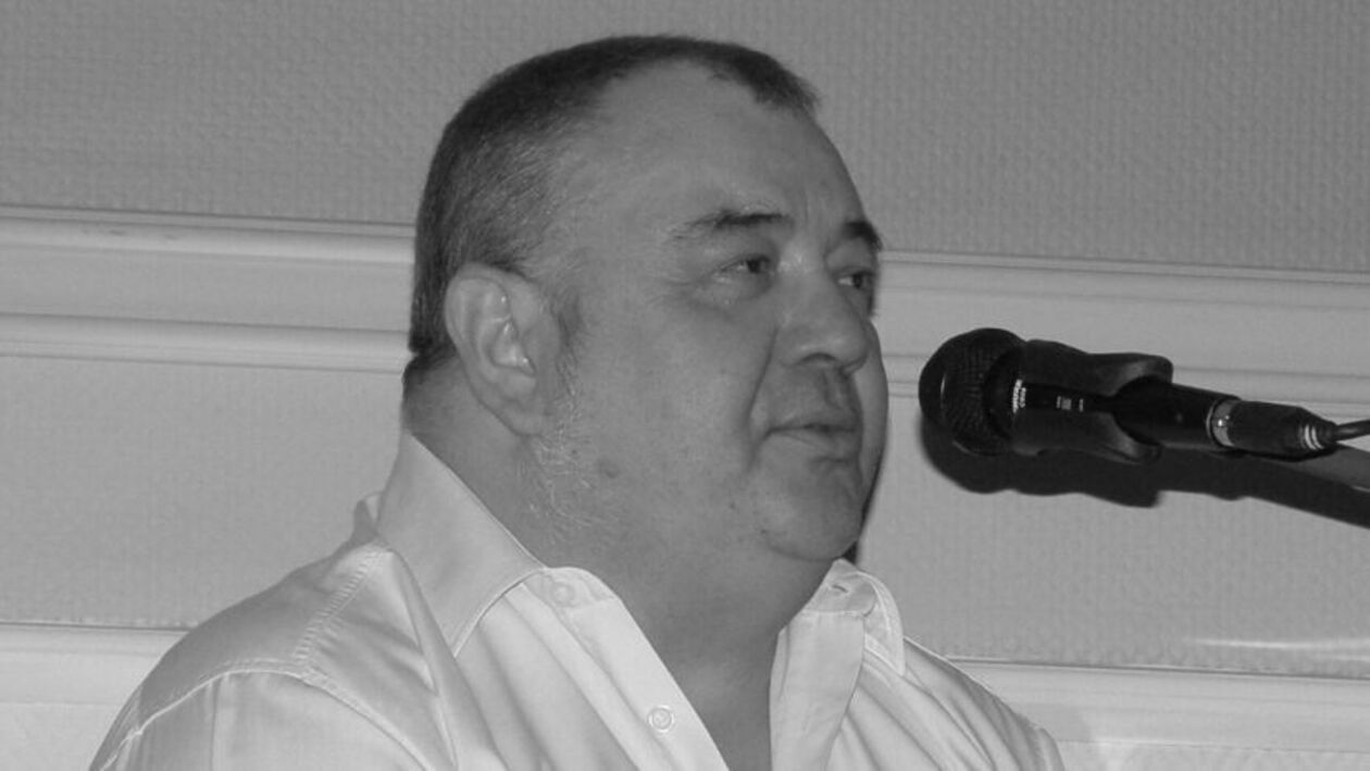  <p class="NormalSrodtytul"><span style="mso-ansi-language: PL;">Stanisław Soyka</span></p>
<p class="MsoNormal"><span style="mso-ansi-language: PL;">Artysta-muzyk. Studiował na Akademii Muzycznej im. K. Szymanowskiego w&nbsp;Katowicach, na kierunku aranżacji i&nbsp;kompozycji. Podczas studi&oacute;w był wokalistą uczelnianego big-bandu Puls, z&nbsp;kt&oacute;rym nagrywał dla Polskiego Radia w&nbsp;Katowicach. Wśr&oacute;d najpopularniejszych utwor&oacute;w artysty znajdują się "Tolerancja" "Na miły B&oacute;g", czy "Cud niepamięci". Multiinstrumentalista wsp&oacute;łpracował z&nbsp;Michałem Urbaniakiem, Tomaszem Stańko czy Wojciechem Karolakiem. Zmarł w&nbsp;czwartek <span class="Bold"><span style="border: none;"><span style="border: none;">21 sierpnia</span></span></span> w&nbsp;Sopocie. Wieczorem miał wystąpić na festiwalu Sopot Top of the Top podczas koncertu Orkiestra Mistrzom. Miał 66 lat. </span></p>