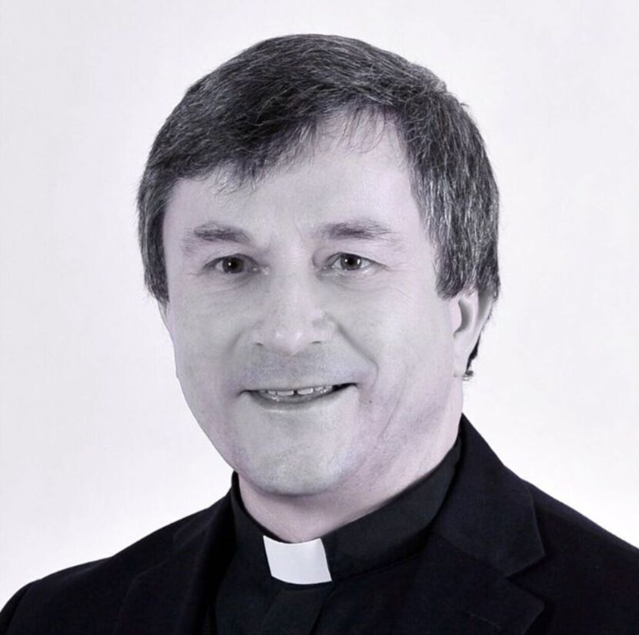  <p class="NormalSrodtytul"><span style="mso-ansi-language: PL;">Ks. Prof. Marian Nowak</span></p>
<p class="MsoNormal"><span style="mso-ansi-language: PL;">Wykładowca KUL, długoletni pedagog, kapelan oraz członek władz akademickich. Był m.in. dyrektorem Instytutu Wyższej Kultury Religijnej, dyrektor Instytutu Pedagogiki KUL, prodziekanem Wydziału Nauk Społecznych KUL. Należał do Rady Doskonałości Naukowej, a&nbsp;prorektorem i&nbsp;rektorem Metropolitalnego Seminarium Duchownego był od 1997 do 2002 r. Miał 70 lat. </span></p>