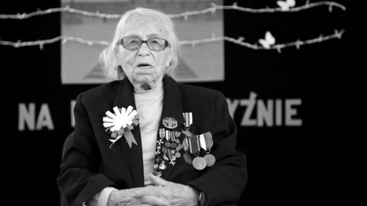  <p class="NormalSrodtytul"><span style="mso-ansi-language: PL;">Marianna Krasnodębska</span></p>
<p class="MsoNormal"><span style="mso-ansi-language: PL;">Ps. &bdquo;Wiochna&rdquo;, z&nbsp;domu Jarosz. Urodziła się 10 października 1923 r. w&nbsp;Piaskach pod Lublinem. W&nbsp;trakcie II wojny światowej cała rodzina Jarosz&oacute;w działała aktywnie w&nbsp;konspiracji niepodległościowej oraz zaangażowana była w&nbsp;pomoc udzielaną Żydom. W&nbsp;1940 r. Marianna wstąpiła do Związku Walki Zbrojnej, a&nbsp;rok p&oacute;źniej - do Wojskowej Służby Kobiet ZWZ-AK. Pod pseudonimem "Wiochna" pełniła funkcję dow&oacute;dcy drużyny i&nbsp;łączniczki AK z&nbsp;Żydowską Organizacją Bojową w&nbsp;Piaskach. W&nbsp;2001 r. została uhonorowana - wraz z&nbsp;rodziną - tytułem Sprawiedliwej wśr&oacute;d Narod&oacute;w Świata za uratowanie życia 13 członkom żydowskich rodzin Honig&oacute;w, Huberman&oacute;w i&nbsp;Lewin&oacute;w podczas niemieckiej okupacji w&nbsp;Piaskach. Zmarła <span class="Bold"><span style="border: none;"><span style="border: none;">14 stycznia</span></span></span> w&nbsp;wieku 101 lat. </span></p>