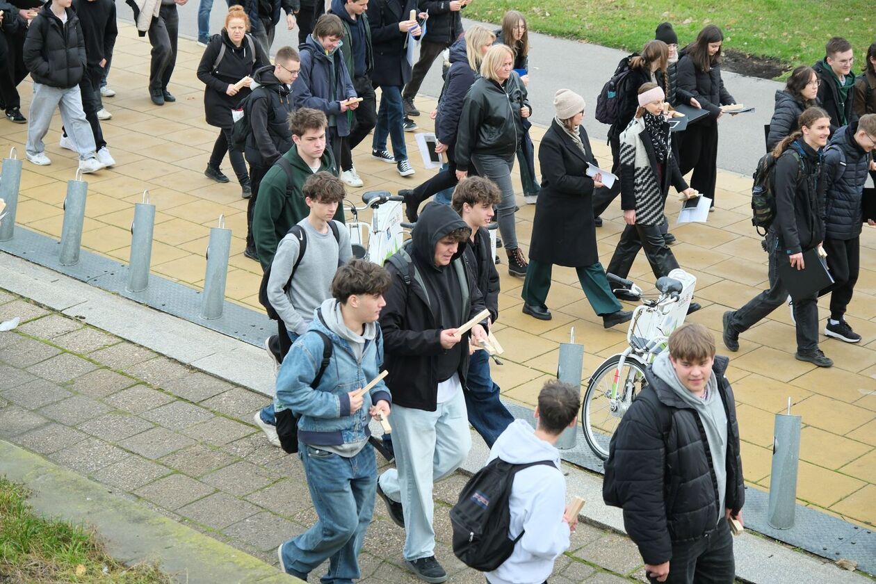   Misterium pt. Lublin. Fuga śmierci. przygotowana przez Teatr NN (zdjęcie 6) - Autor: DW