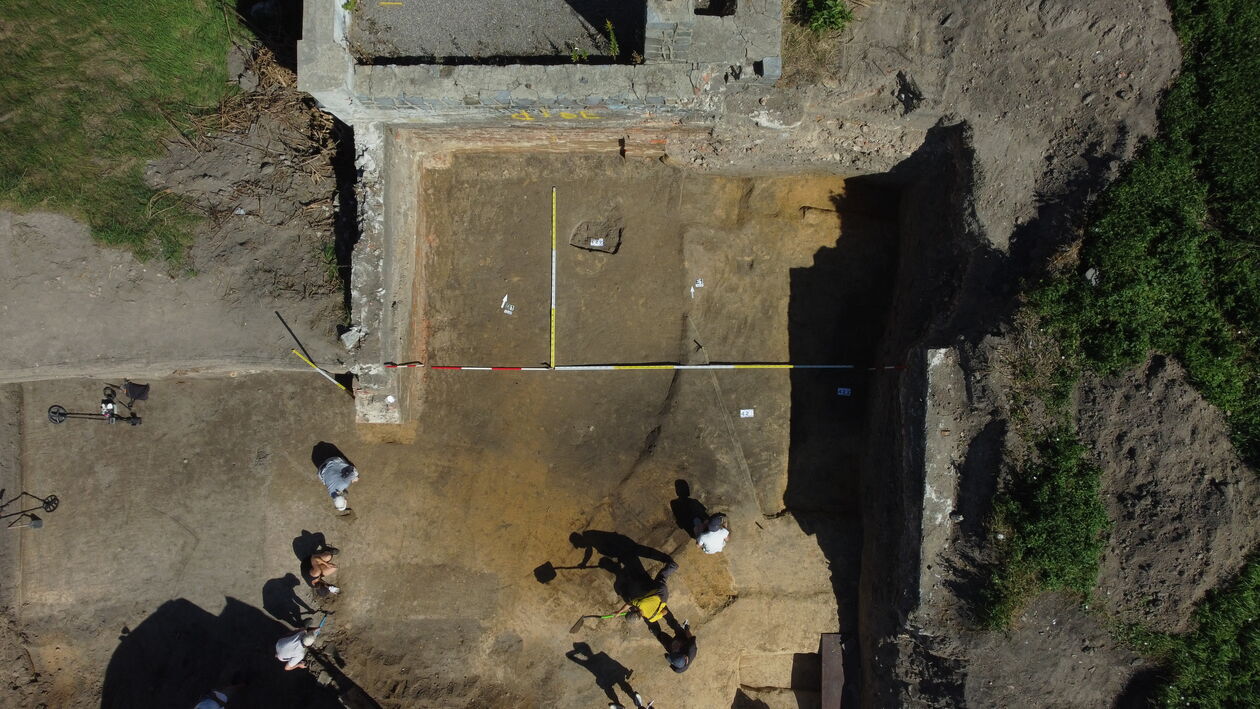  Prace archeologiczne pod Arkadami (zdjęcie 4) - Autor: dr Rafał Niedźwiadek - Insytut Archeologii UMCS