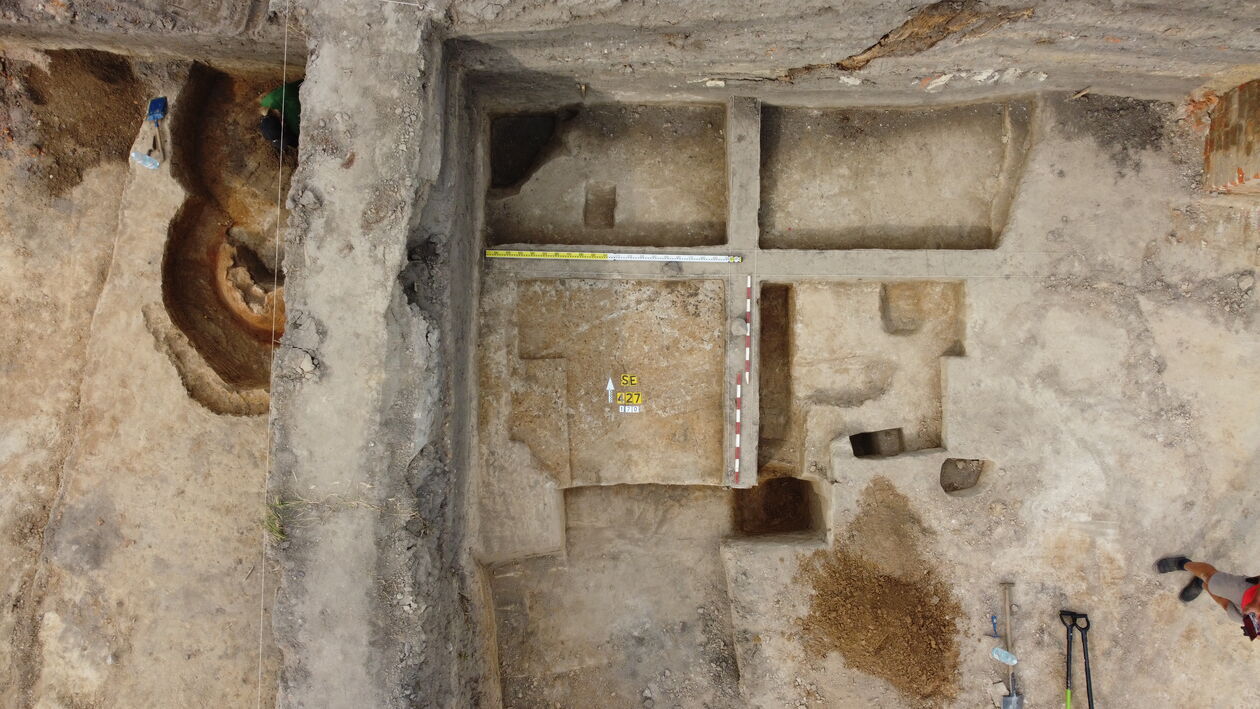  Prace archeologiczne pod Arkadami (zdjęcie 2) - Autor: dr Rafał Niedźwiadek - Insytut Archeologii UMCS