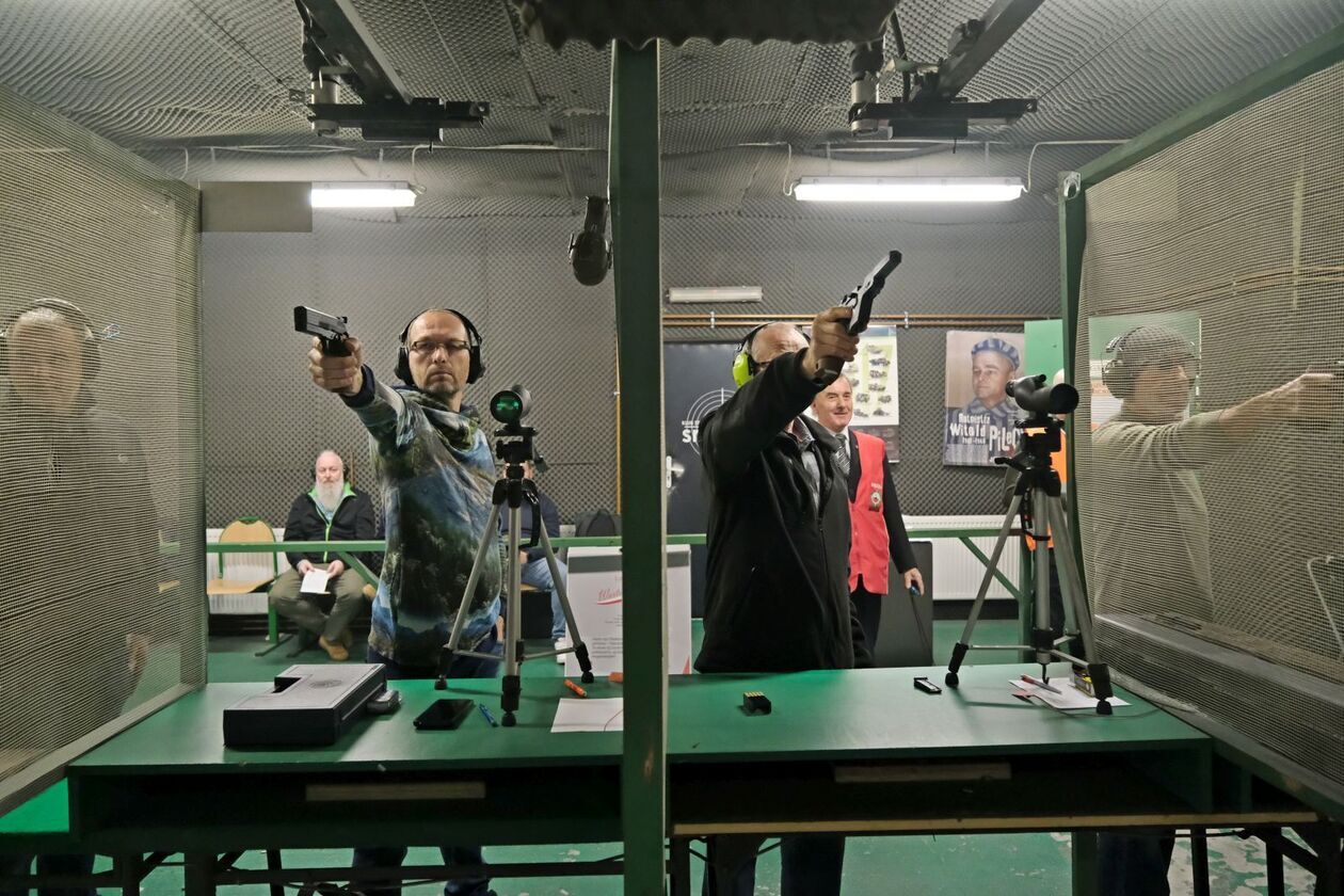  Zawody strzeleckie o Puchar Niepodległości (zdjęcie 6) - Autor: DW