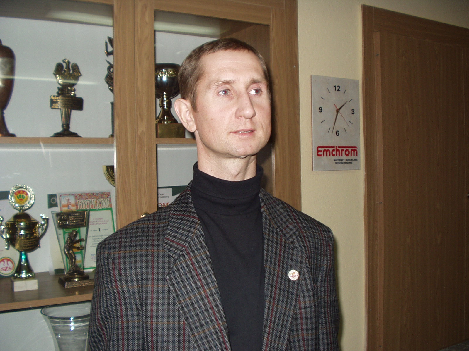 Sławomir Wieliczuk jest absolwentem bialskiego AWF. Posiada II stopień uprawnień trenerskich w piłce