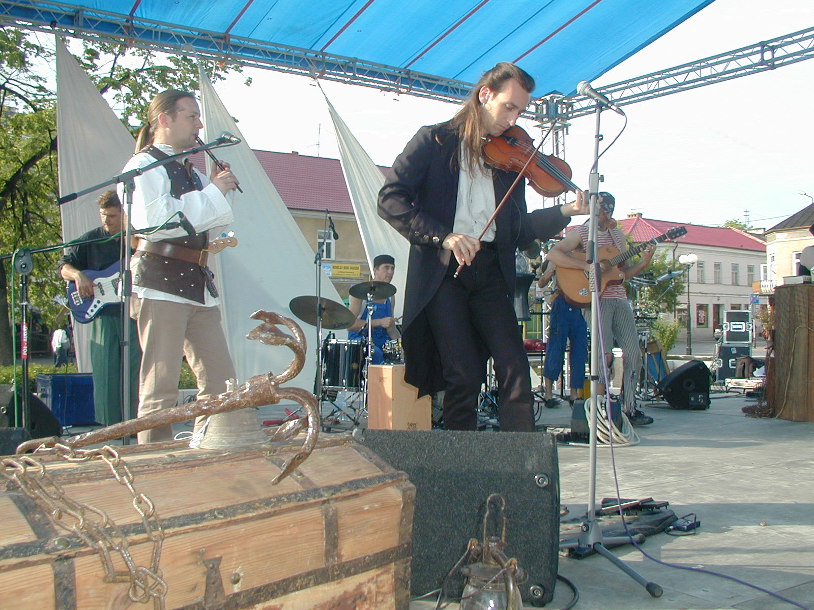 Koncert francuskiej grupy folkowej "Les Dieses” na pl. Wolności. Widowiskowo i atrakcyjnie zaprezen