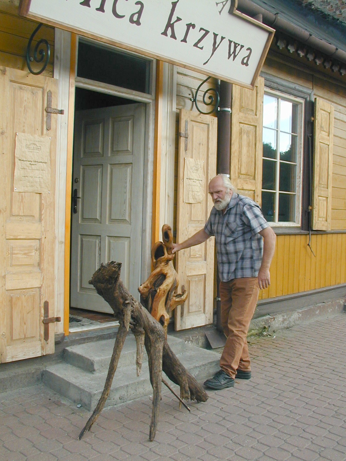 Mieczysław Trochimiuk swoim samorodnym rzeźbom nadaje łacińskie nazwy