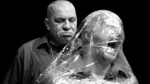 Dariusz Jeż: Ja się do teatru nie pchałem. To on mnie znalazł. 
Zdjęcie ze spektaklu "Zły" w reżyserii Łukasza Witt-Michałowskiego". Premiera 2009 r.