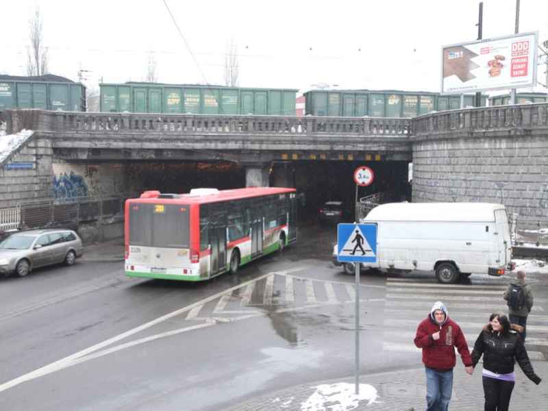 Po przebudowie wiaduktu jezdnia na ul. Kunickiego będzie szersza (Maciej Kaczanowski)