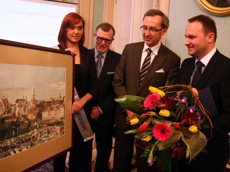 Przedsiębiorcy nagrodzili Krzysztofa Hetmana oraz Elżbietę Bieńkowską (Fot. Jacek Świerczyński)