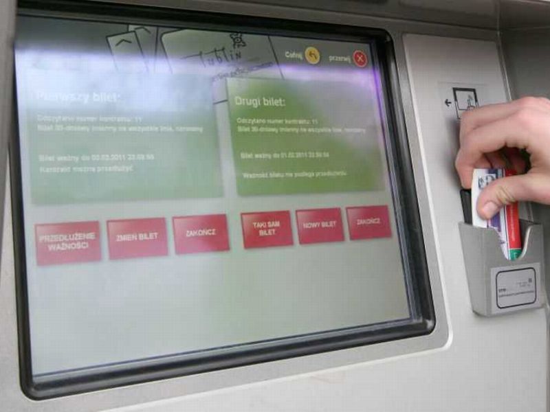 Uliczne automaty biletowe nie rozróżniają, że luty ma 28 dni (Fot. Wojciech Nieśpiałowski)