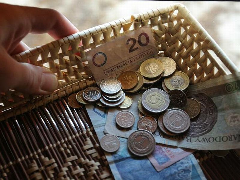 Z informacji przekazanych przez metropolitę lubelskiego wynika, że średnia płaca brutto pracowników 