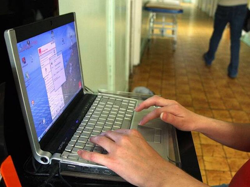 Zainteresowani bezpłatnym dostępem do sieci i darmowymi laptopami mogą się zgłaszać do końca marca. 