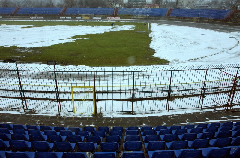 Zaniedbany stadion przy Al. Zygmuntowskich w Lublinie jest obiektem kpin kibiców z całej Polski (MAC