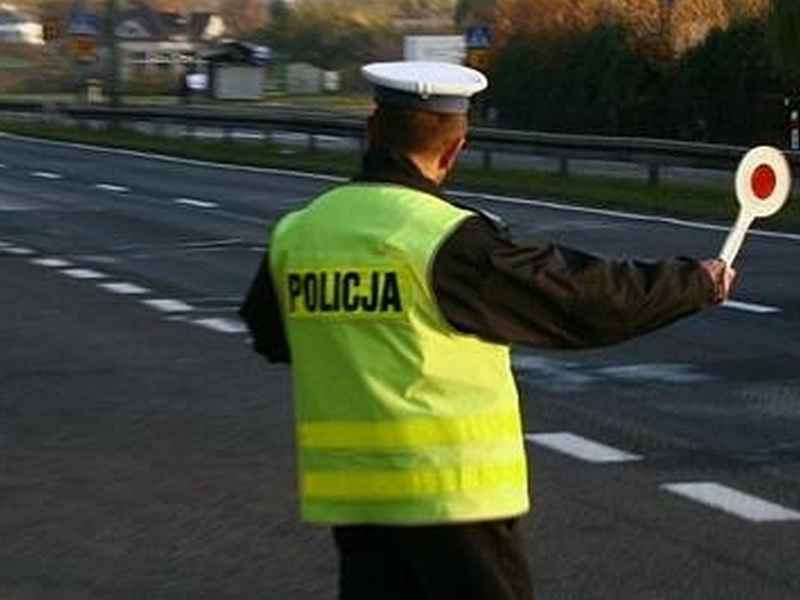 Policjanci z drogówki zatrzymali mężczyznę, który posługiwał się cudzym prawem jazdy (Fot. Archiwum)