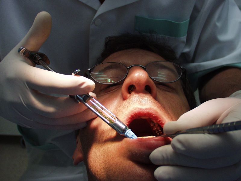 Pacjent ma prawo wyboru stomatologa i może znaleźć taką placówkę, w której założą mu plombę szybciej
