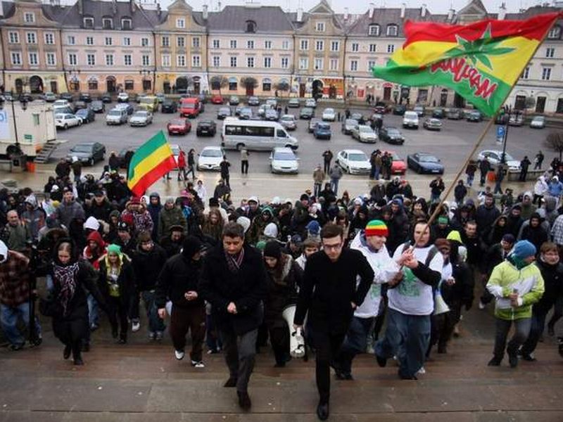 Marsz Wyzwolenia Konopi w Lublinie. Do uczestników marszu dołączył Janusz Palikot (Marta Ćwik [MoDO]