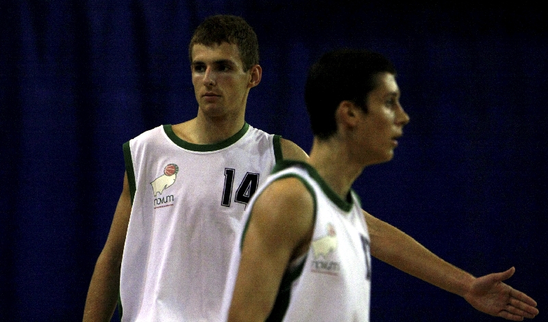 Jakub Karolak (z lewej) był najlepszym zawodnikiem Novum Lublin w meczu ze Zniczem Jarosław (Bartek 
